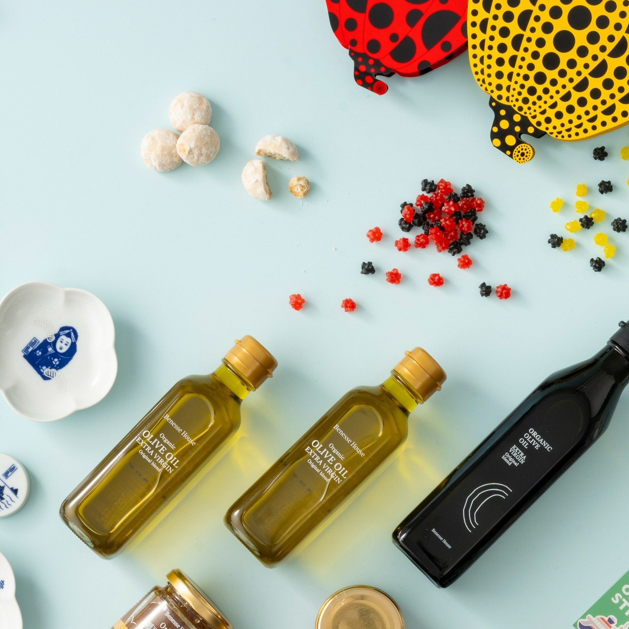 During the promotion period, customers who make a purchase in our online shop will receive a set of two original greeting cards for free!🎁
2024/12/02~2025/02/28 ※One set will be given away per order. The cards will be sent out randomly.
12月2日~25年2月28日まで国内送料無料キャンペーンを実施いたします!1年がんばった自分へのご褒美に、大切な人へのちょっとしたギフトに🎁🤍
※1回のご注文につき、ひとつのお届け先のみとなりますが、期間中は何度でもご利用いただけます。
#benesse #benessehouseonlineshop #benessehouse #ミュージアムグッズ #直島 #naoshima #ねこ #benessere #Gift #ギフト