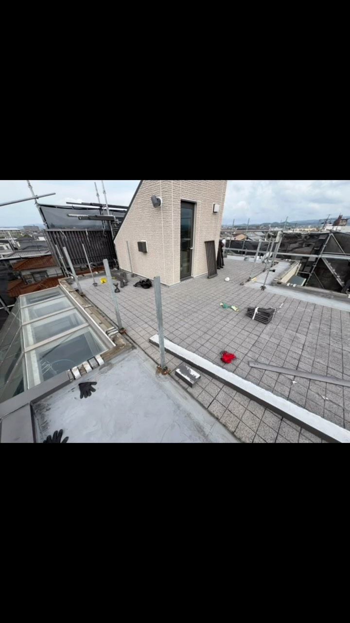 材料*田島ルーフィング(株)
仕様*VT-U820-ALC(機械的固定工法)
#10年保証
#地域密着
#積水ハウス
#防水工事
#防水工事専門店
#pvcmembrane
#membrane
#ウレタン塗膜防水
#バルコニー
#塩化ビニル樹脂系シート防水
#塩ビシート防水
#防滑性ビニル床シート
#AGCポリマー建材
#サラセーヌ
#タキロンシーアイ
#一級防水施工技能士
#プロ集団
#信頼と実績
#株式会社ケイエス防水