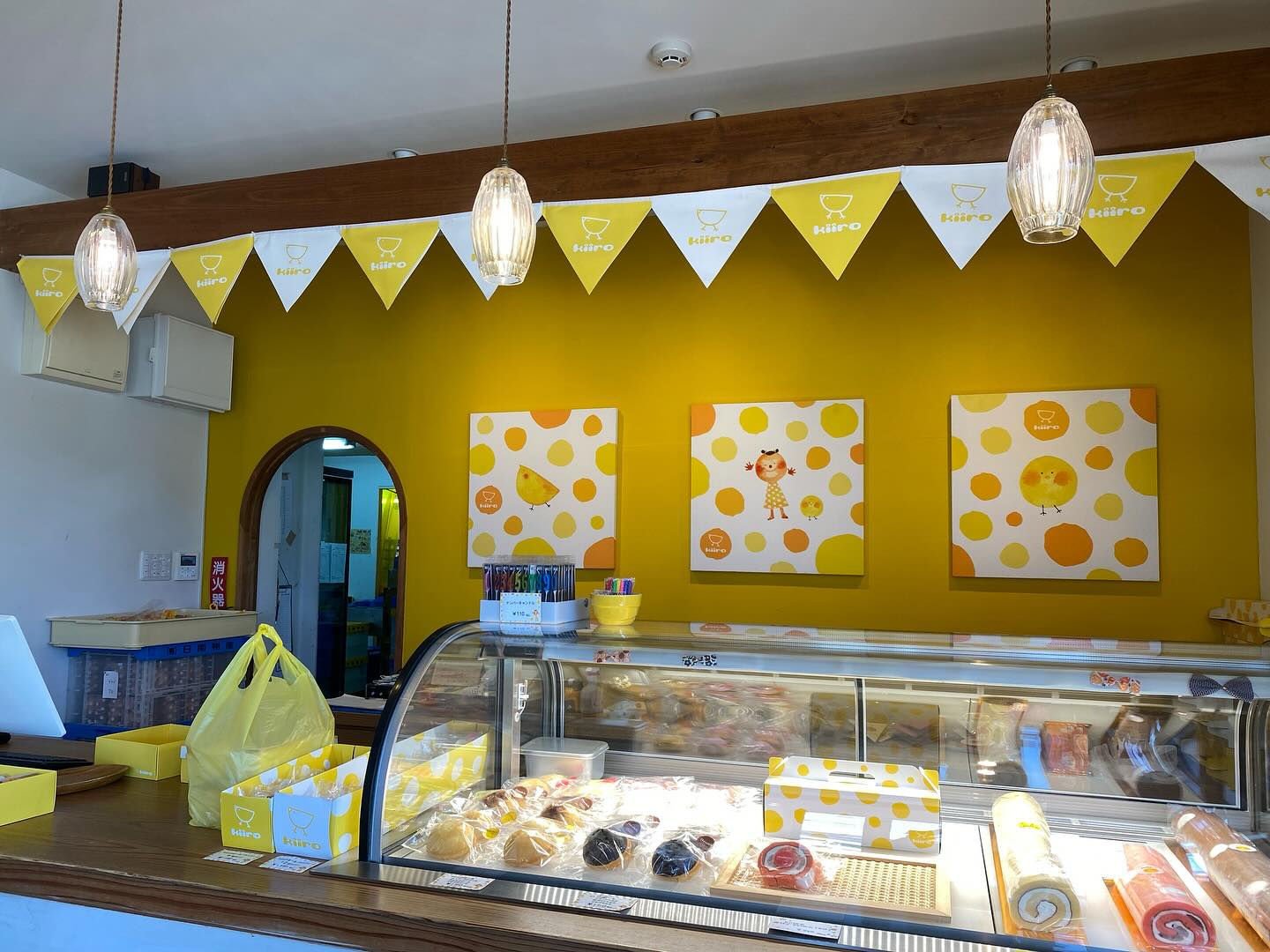 お土産に持っていくの何が良いかな?
とよーく相談されます😊
こちらのお菓子おすすめしますよ!
ご自宅用にはカステラの端切れもおすすめ😊
#Kiiro#名護市