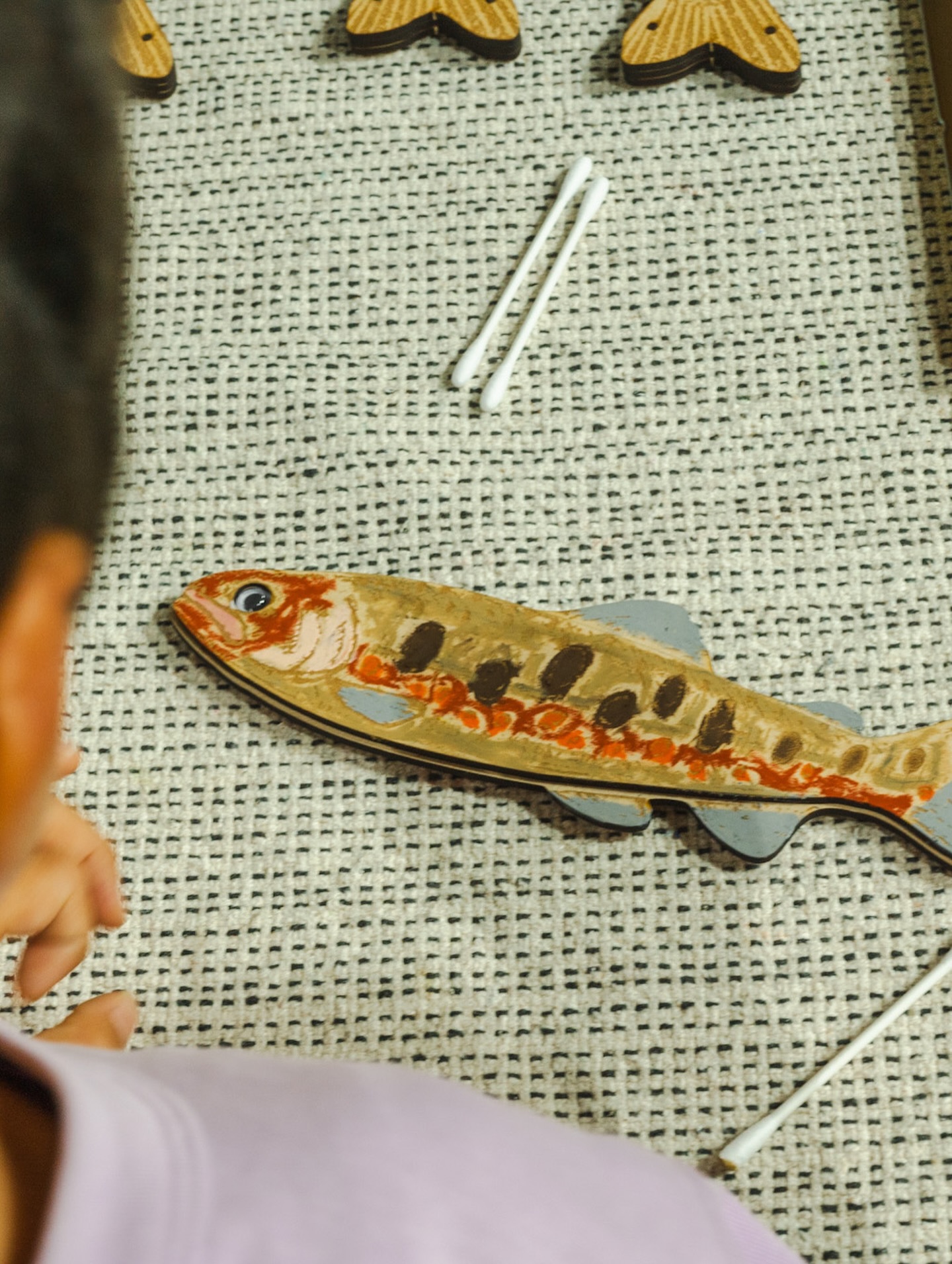 10月4日・5日に開催された 「ALPS OUTDOOR SUMMIT」 に出展いたしました🕊️
ブースにお立ち寄りくださった皆さま、本当にありがとうございました!
今回もたくさんの素敵な作品が生まれ、たくさんの刺激をもらいました🦋🐟🦜
ワンオペだったため、すべての作品を写真に収めることができなかったのが心残りです…🥲
また、ご対応までにお時間をいただいたお客さまはお待ちいただきありがとうございました🙇💦
AOSは来年も開催(予定)とのことです。
もしKNOCK DESIGNが出店していたら、ぜひブースを覗きに来てください🦢
改めまして、ありがとうございました!
運営の皆さまも本当にお疲れさまでした🏔️