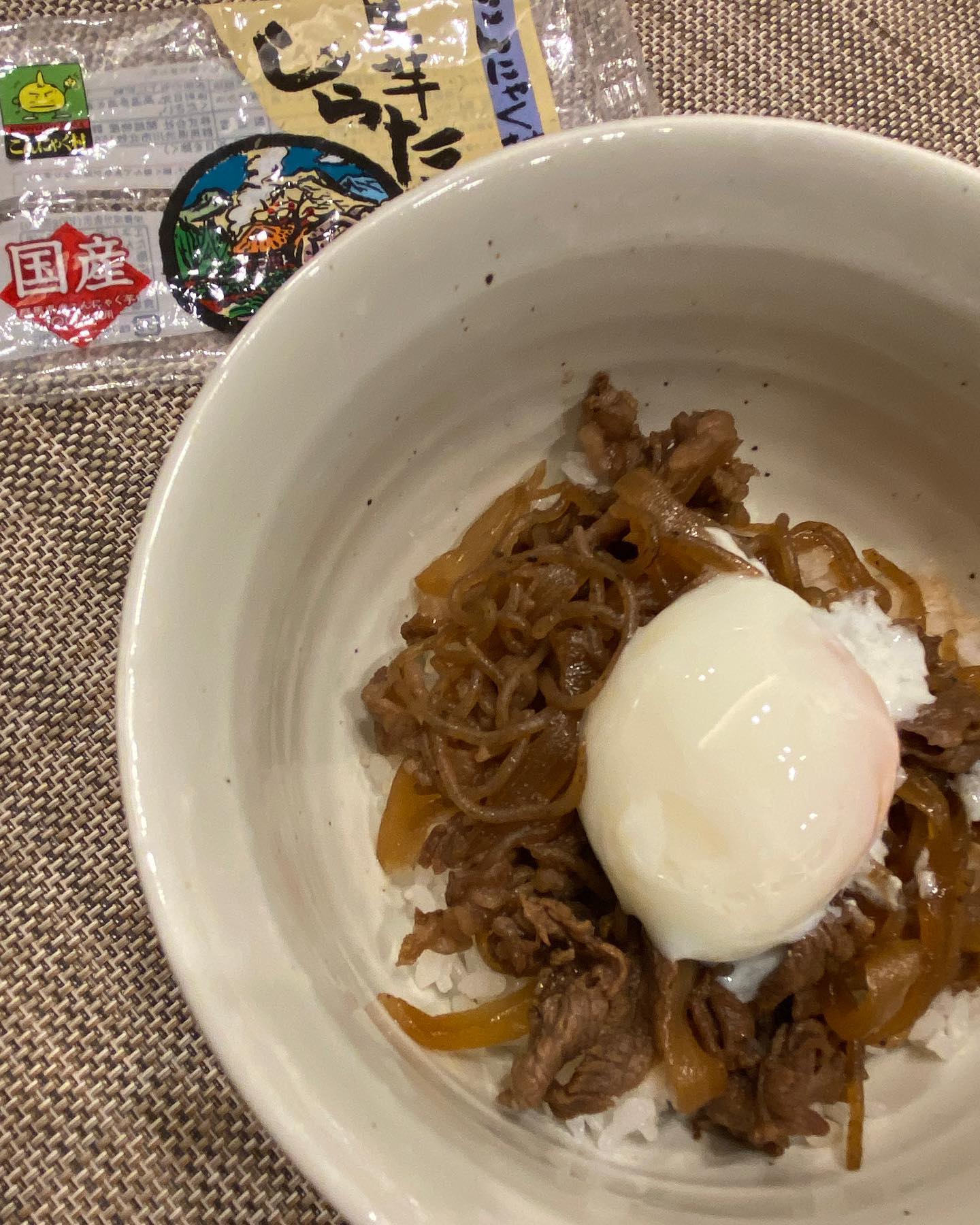 2023.11.17
関越物産様50周年おめでとうございます㊗️
しらたきをたっぷり使って味がしみしみの牛丼を作って美味しい夕食になりました。温泉たまごも久しぶり作ってみました
カンエツ様のサイトにも多くのレシピ掲載あり色々作りたいです
#カンエツ50周年
kanetsu_healthykitchen
#関越物産
#カンエツ
#こんにゃく村の生芋しらたき
