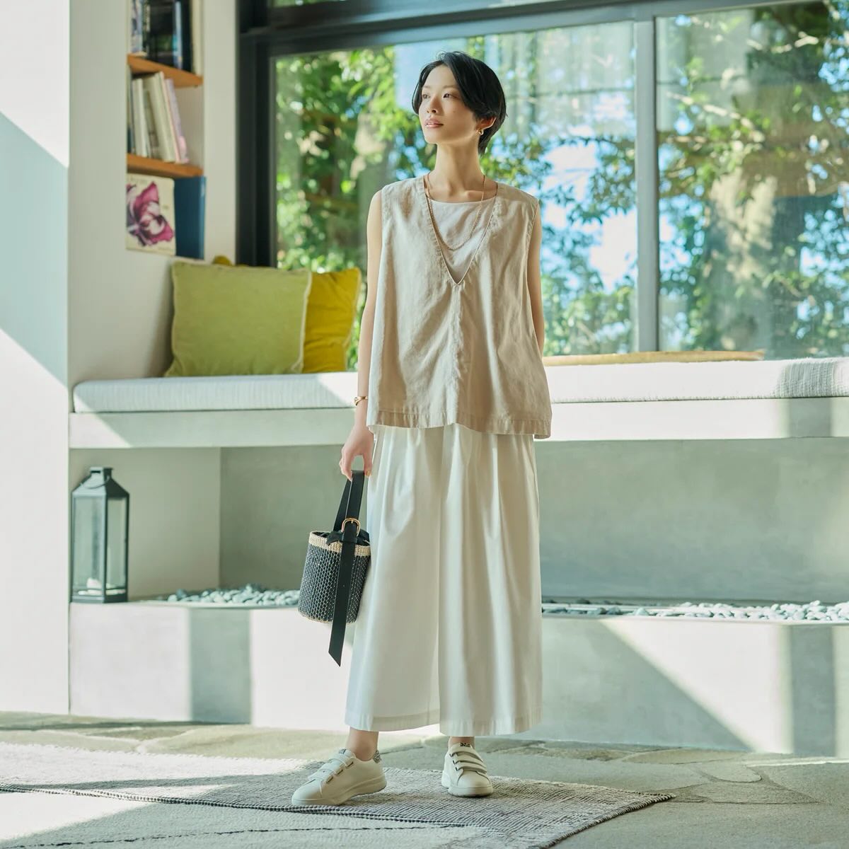 .
𓅪新商品のご紹介𓅪
ついに出ました✨
アキレス・ソルボ史上最軽量🪶
3本面ファスナー仕様のレザーコートスニーカー登場✨
やわらかく、きめ細やかな質感の牛革(ナッパレザー)が足をやさしく包み込み、快適な履き心地を実現。さらに、軽量ソールが一歩一歩を軽やかに支え、毎日の足取りを快適に整えます。
ミニマルなデザインに、確かな機能性。
毎日の装いに自然と馴染みながら、心地よい歩行体験へと導く一足です。
ぜひお試しください✨✨
アキレス・ソルボ H 629
詳しくは画面の商品をタップしてご確認ください👆✨
┈┈┈ ❁ ❁ ❁┈┈┈
#achillessorbo
#コンフォートシューズ
#歩きやすい靴
#アキレスソルボ
#ソルボセイン