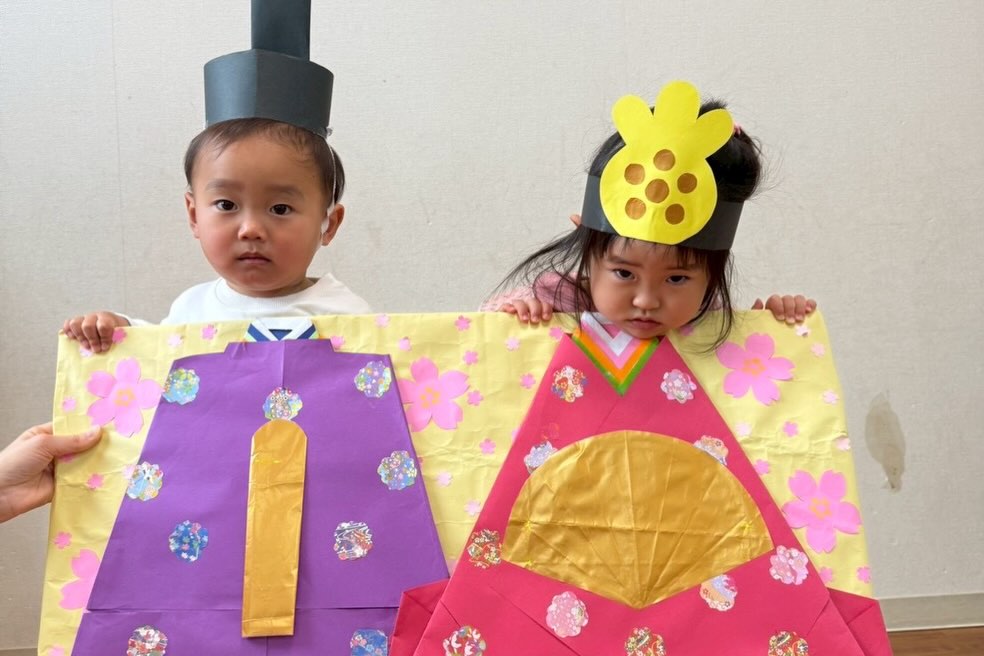 3月3日はひな祭り集会でした(^^)
うれしいひなまつりの歌にのせて
由来や意味を学び
その後はみんなで
菱餅ツミツミゲームを行いました^o^
#ぴーかぶー#企業主導型保育園#ひなまつり#イベント
#保育園