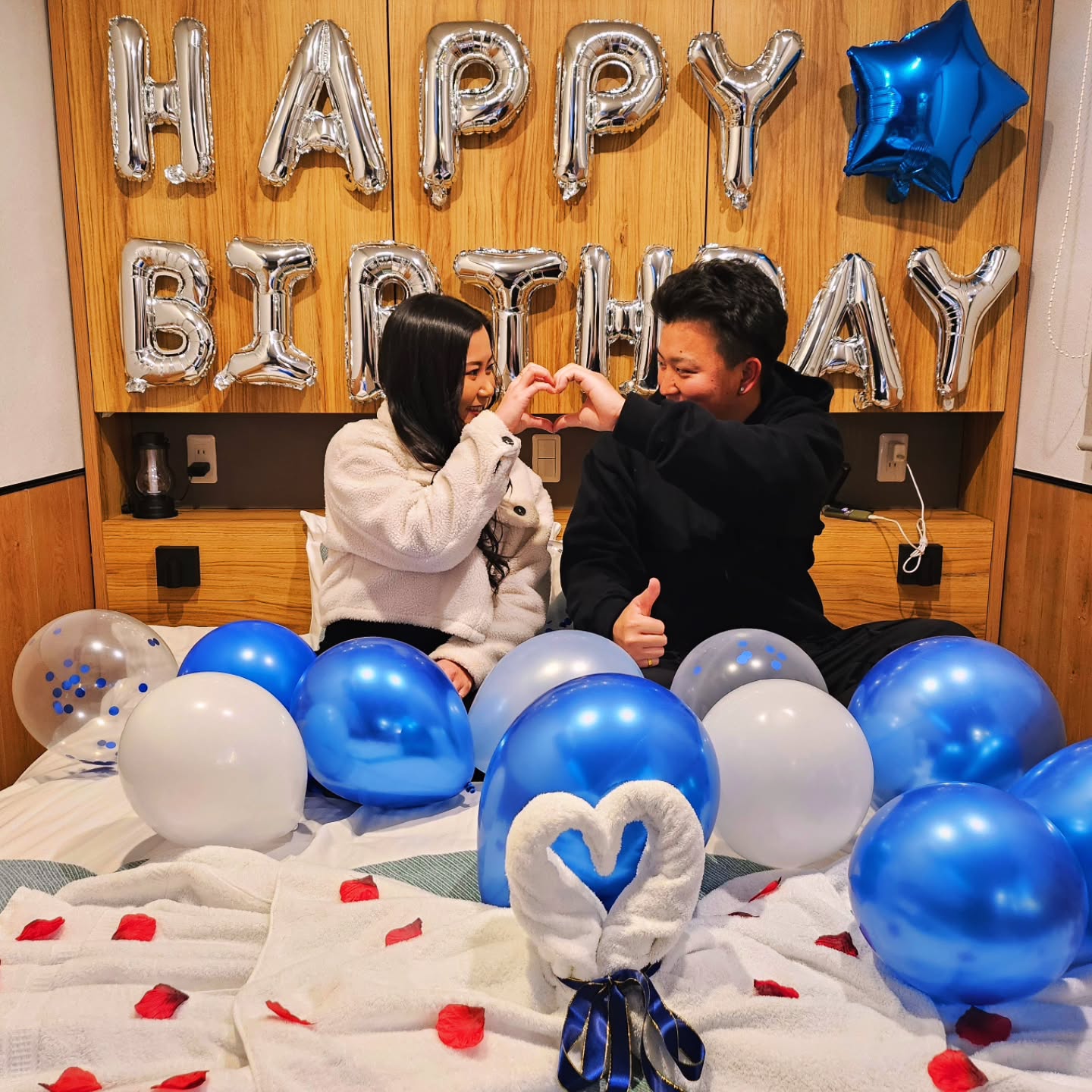 誕生日🦢💙
先日彼氏様の誕生日を当施設で
お祝いしてくださった彼女様💙
ほんとに大人っぽくて可愛らしいカップル👫
交際2年✌とっても幸せそうでしたので
お写真色んなところで撮らせていただきました!
※お客様に掲載許可いただいております。
1日1棟限定のAnniversar Planも
ご用意しておりますし通常プランに追加料金で
お好みのお色味をお伺いできましたら
心を込めて飾り付けさせていただきます🙇✨
#記念日 #誕生日 #プラン #anniversary #birthday