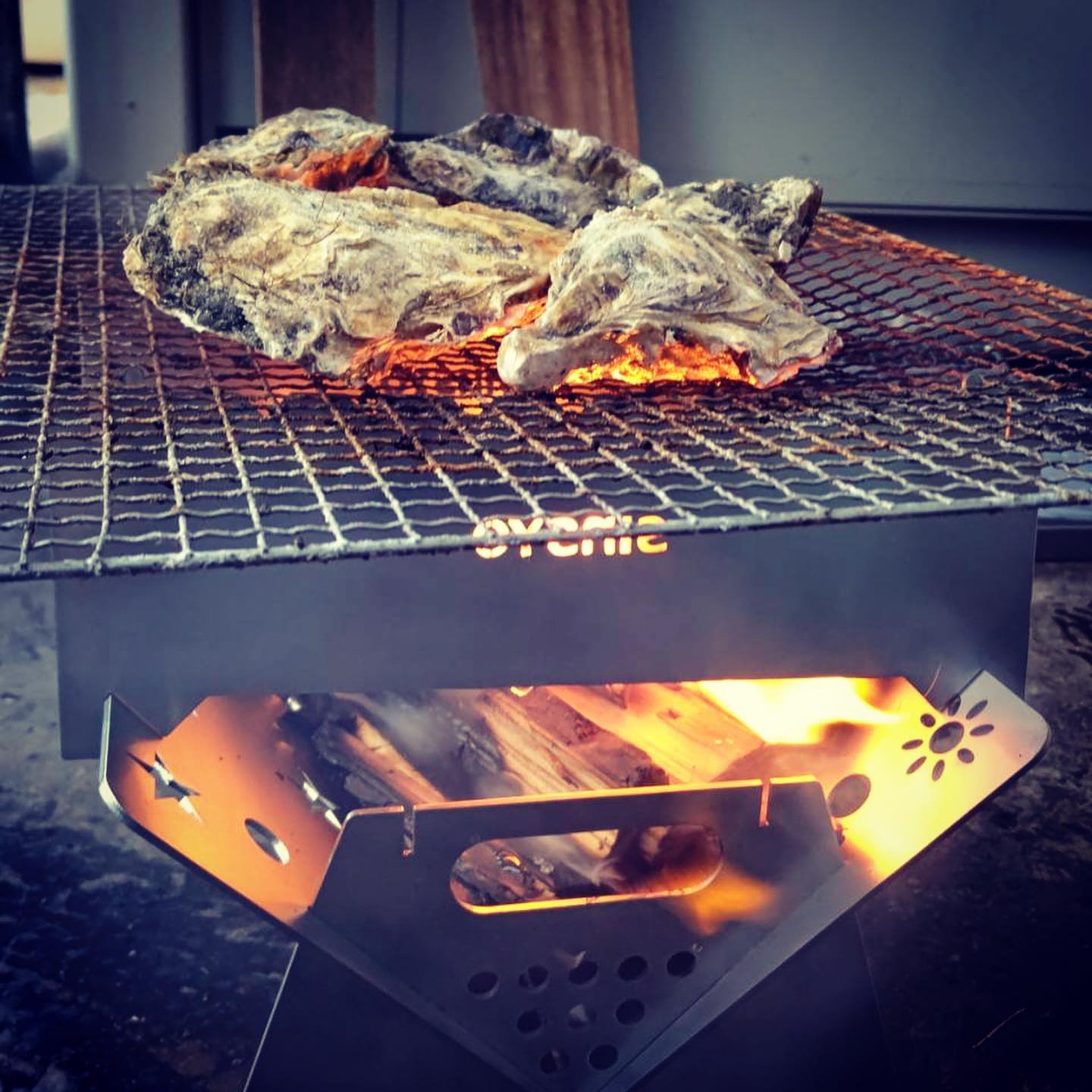 お客さんが開発中の釜戸と焚き火台。すごくいい仕上がりになってきた!
世に出すのが楽しみだー!