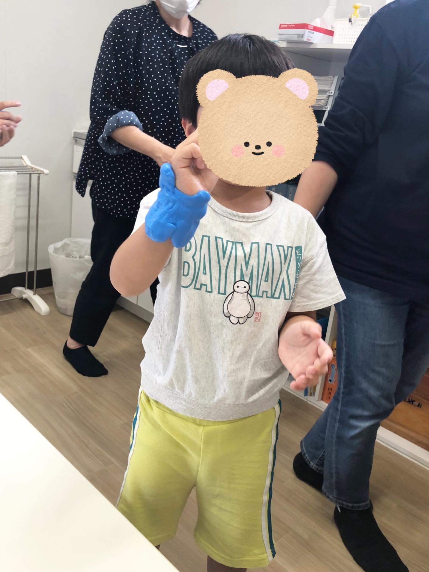 〜実験あそび〜
泡がぷくぷくと出てきて花びらの様になったり、スライムがびょーんっと伸びる様子に大興奮!
みんな『なにこれ!』『ふしぎだねえ!』と嬉しそうに見ていました!
スライムの感触も楽しくて、手にまいたり、つんっと触って見たり、思いきり伸ばして見たりと楽しそうに遊んでいましたよ!
#ペンギンのあしあと
#実験あそび
#放課後デイサービス