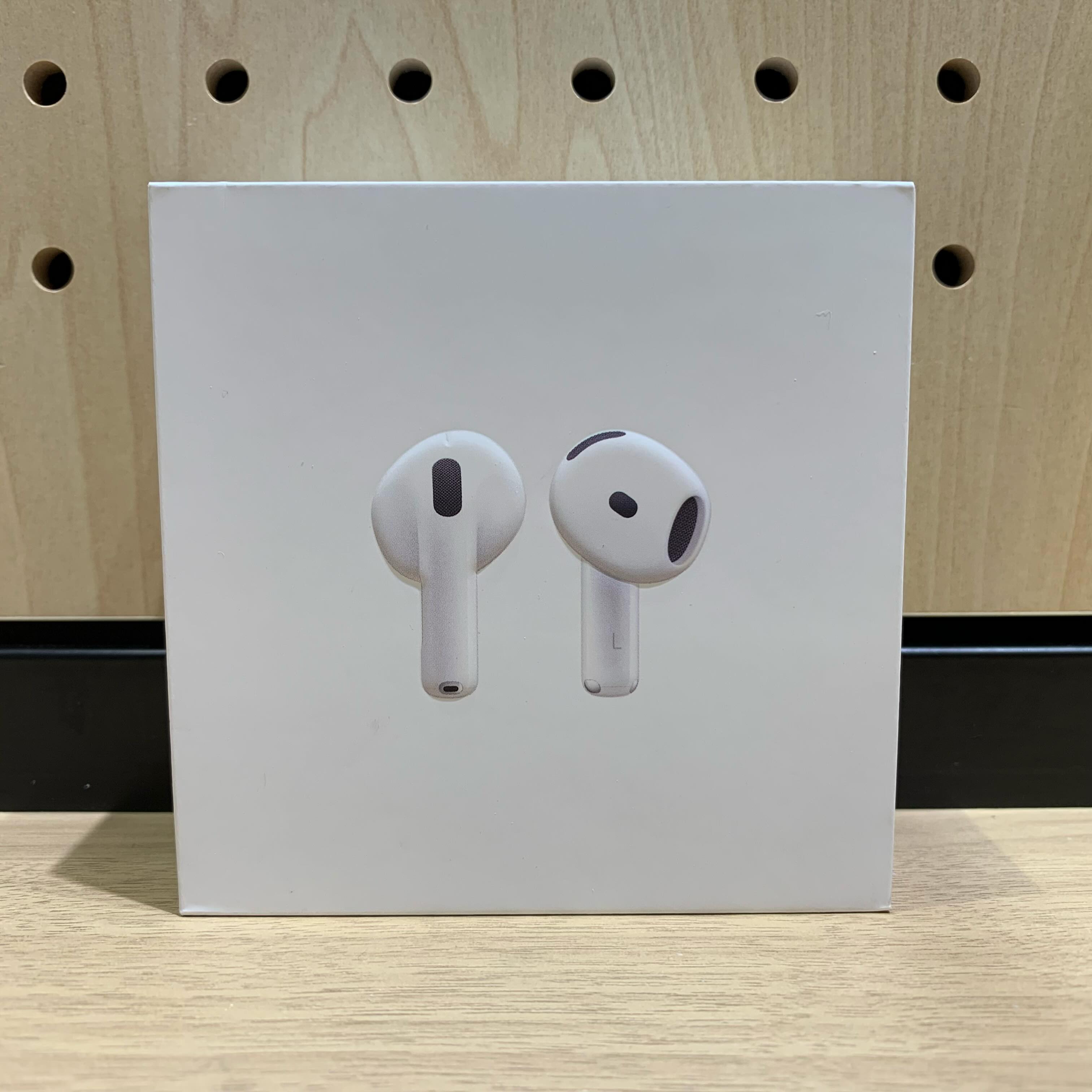 🍎お買取商品🍎<br><br>【新品未開封品】<br><br>🍎AirPods 4 MXP63J/A<br>(新品上限金額)¥15,500-<br><br>✅保証1ヶ月以内<br><br>✅上限金額でお買取させて頂きました🎊<br>詳しくはお電話📱にてお気軽にお問い合わせ下さい<br>#買取 #池袋 #新宿 #Apple #AirPods