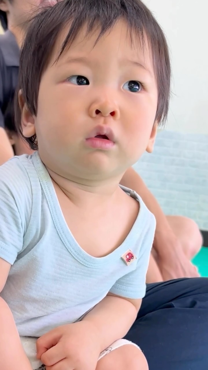 6月13日のにこにこタイムでは講師の方に来ていただき、親子ふれあい遊びとパネルシアターを行いました♪
おうちの人と遊んだり、楽しいお話をパネルシアターで見たり、素敵な時間を過ごすことができました💗
#八幡児童館 #灘区 #児童館 #子育て