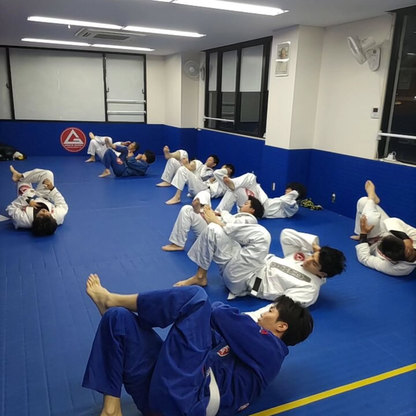 入金無料キャンペーンやってますよ。
見学・無料体験のご予約はDMでも受け付けております♪
ウェブサイトのお問い合わせから送っていただいても大丈夫です。
見学か無料体験のどちらをご希望か、お名前、希望の日時をクラススケジュールご確認の上、送信してください。
グレイシーバッハ枚方大阪
📍ACCESS
573-0163
大阪府枚方市長尾元町5-8-1長尾元町NSビル3F
★JR長尾駅から徒歩8分!
★お車の方は近隣コインパーキングをご利用ください。
🌏WEBSITE
graciebarrahirakataosaka.com
#グレイシーバッハ
#グレイシーバッハ枚方大阪
#ブラジリアン柔術
#格闘技ジム
#枚方
graciebarrajapan
brazilianjiujitsu